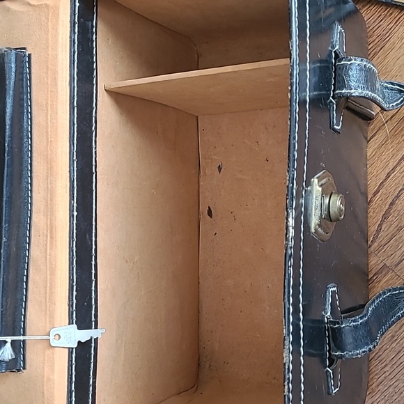 Vintage Black Leather Photographer's Camera/Equipment Bag - Picture 5 of 16